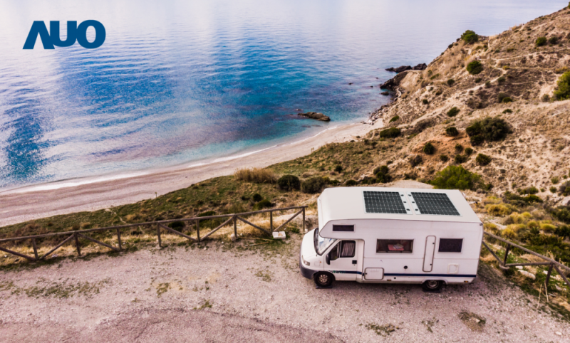 「可撓輕量化太陽光電板SunCurva」使用輕量特殊耐候型複合板取代傳統太陽能板的玻璃前板，不僅降低70%重量，每米平方僅3Kg；具有抗衝擊性能及通過電磁相容性測試，可應用於交通運輸工具，如露營車、遊艇等